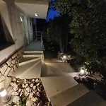 Novi Escape 2 Beachfront 4 Star Semesterbostad