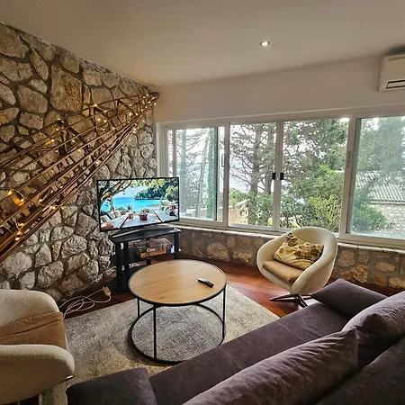 Novi Escape 2 Beachfront 4 Star *