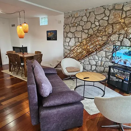 Novi Escape 2 Beachfront 4 Star