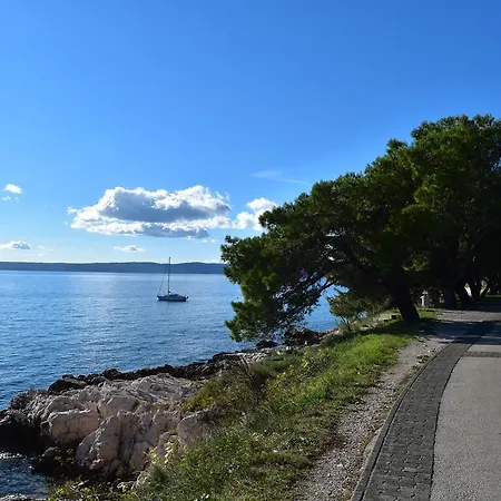 Prázdninový dům Novi Escape 2 Beachfront 4 Star Novi Vinodolski