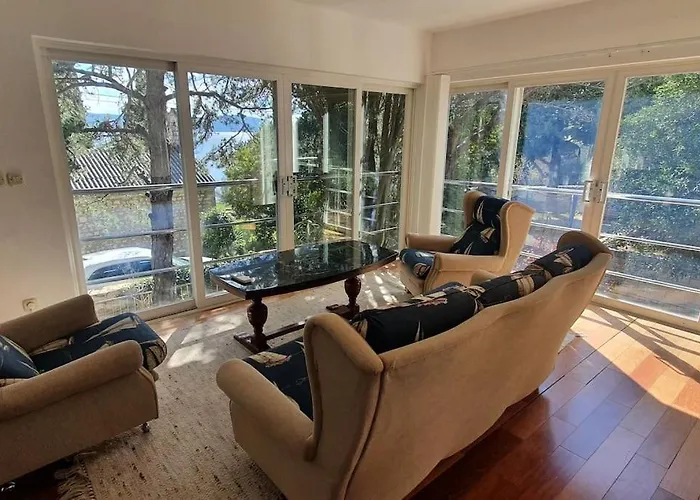 Novi Escape 2 Beachfront 4 Star