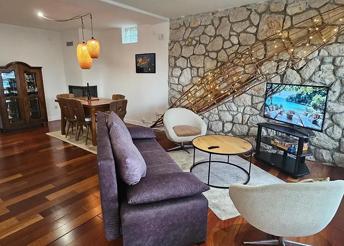 Novi Escape 2 Beachfront 4 Star