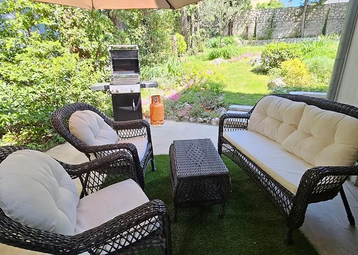 Novi Escape 2 Beachfront 4 Star *